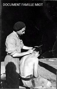 016  Raymond , mon papa , seance coiffeur aux Chantiers de Jeunesse